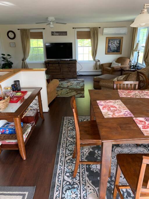 Fun & Fabulous Getaway Villa Gilford Bagian luar foto